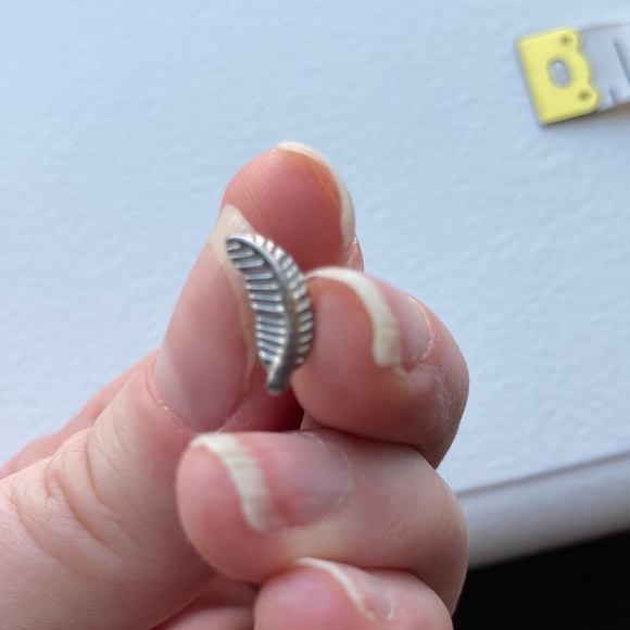 LAST CHANCE 16G Feather Cartilage/Tragus Earring - Picture 5 of 6